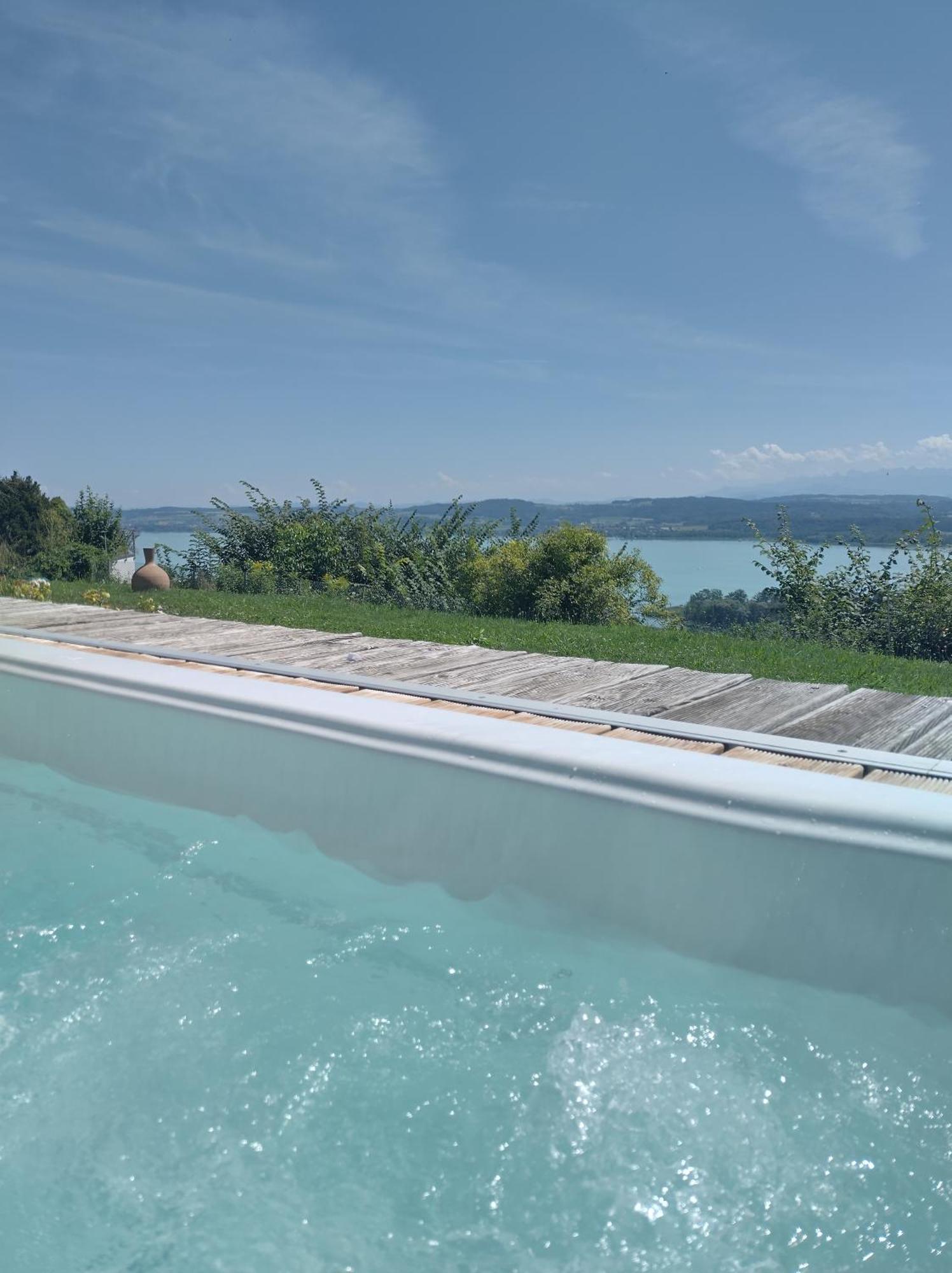 Swiss Borzoi House Bed & Breakfast Vully-les-Lacs ภายนอก รูปภาพ